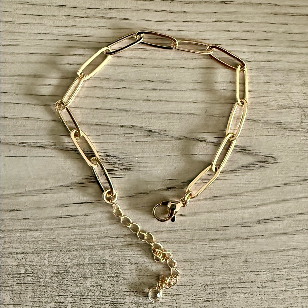 Elegant Gold Paperclip Link Bracelet - Picture 1 of 4